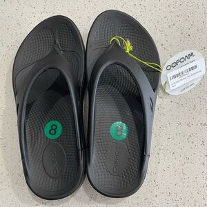 NWT OOFOS Women’s Sandals Black Size 8